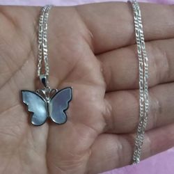 925 Sterling Silver Chain With The Pendant/Cadena Con Dije De Mariposa De Plata 925 Con  Opalo