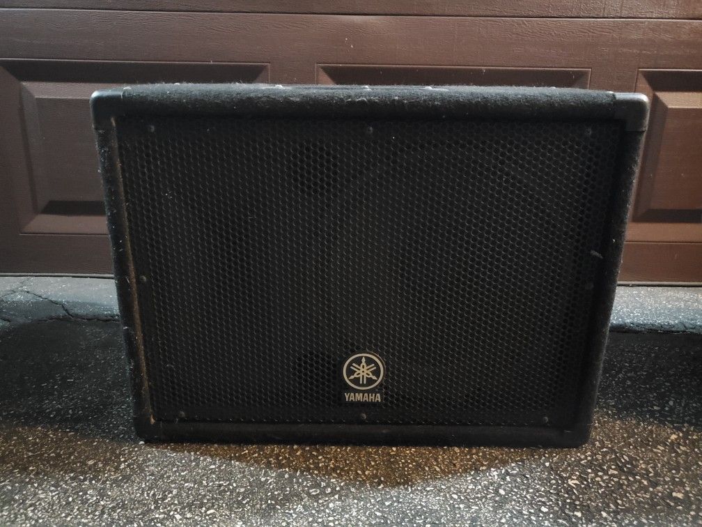 Big Speakers 600W, Yamaha BR12M 12 inch Passive Floor Monitor Works Well, 3Pcs Available 