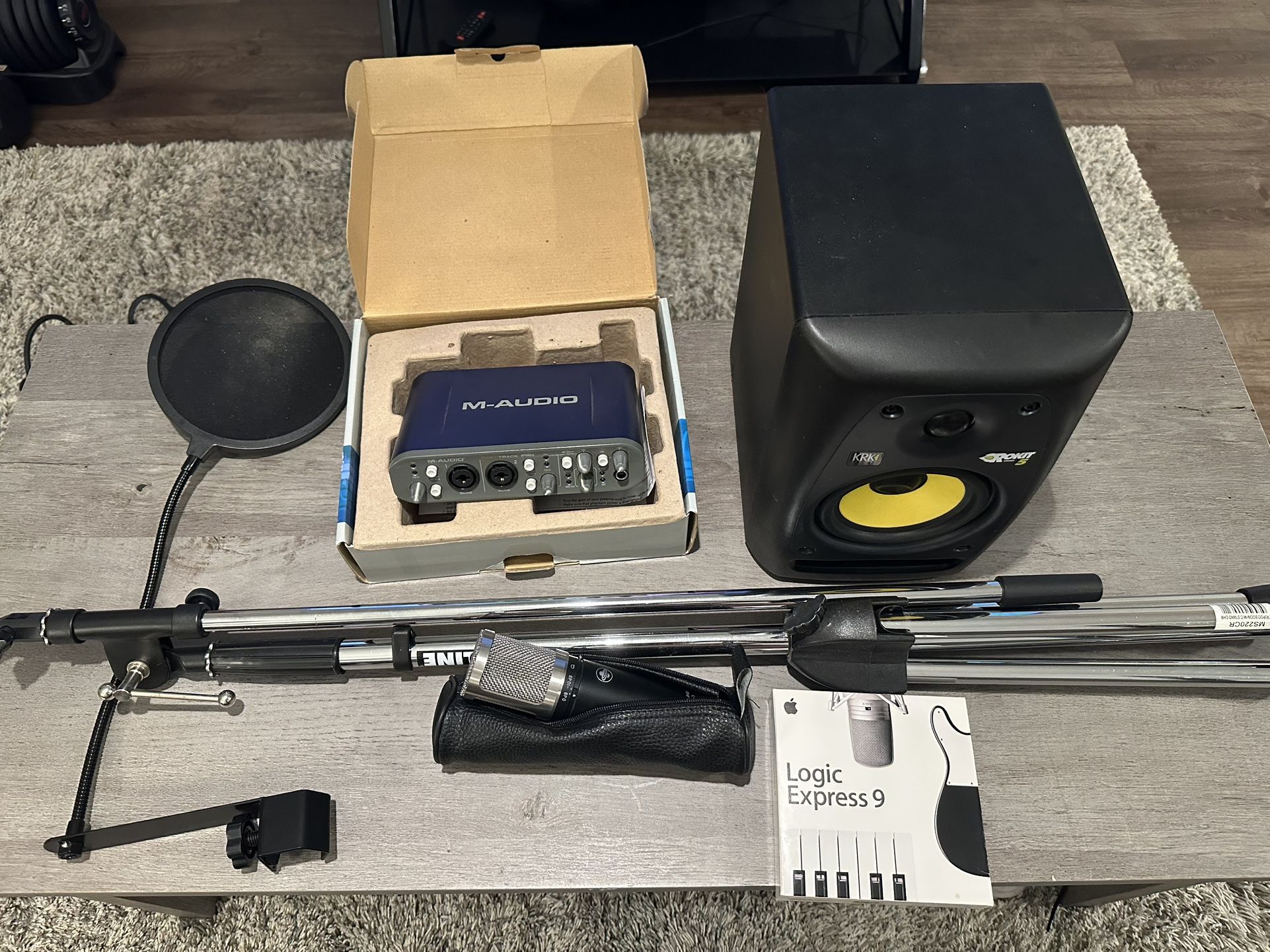 Studio/recording equipment