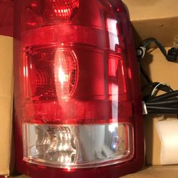 GMC Denali Right Taillight 320130 A1