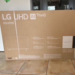 LG UR90 65” 