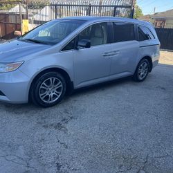 Honda Odyssey, 2014 tÃtulo limpio, un solo dueño, súper bonita lista para la familia. Ningún problema mecánico corre perfectamente garantÃa gratis, po