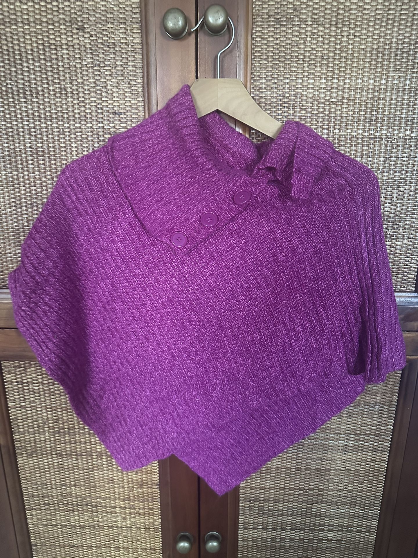 Girls’ vintage pink Medium acrylic PONCHO sweater by Heart & Crush. Cute!.