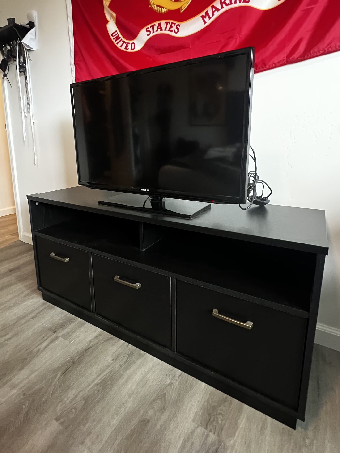 32 Inch TV And tv Console