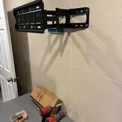 Tv Wall Mount (up To 100 Inches)