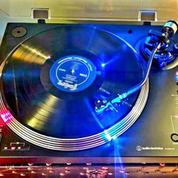 Audio Technica USB / Bluetooth / RCA  turntable