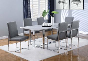 New 7pc dinning set with table and 6 chairs