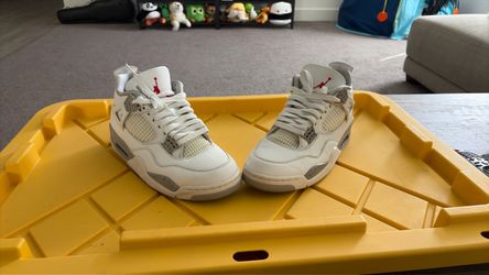 Jordan 4s white Oreos size 10M