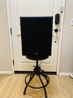 The Yamaha SW-4 is a vintage powered/active subwoofer system featuring a 10-inch woofer and a 130-watt amplifier
