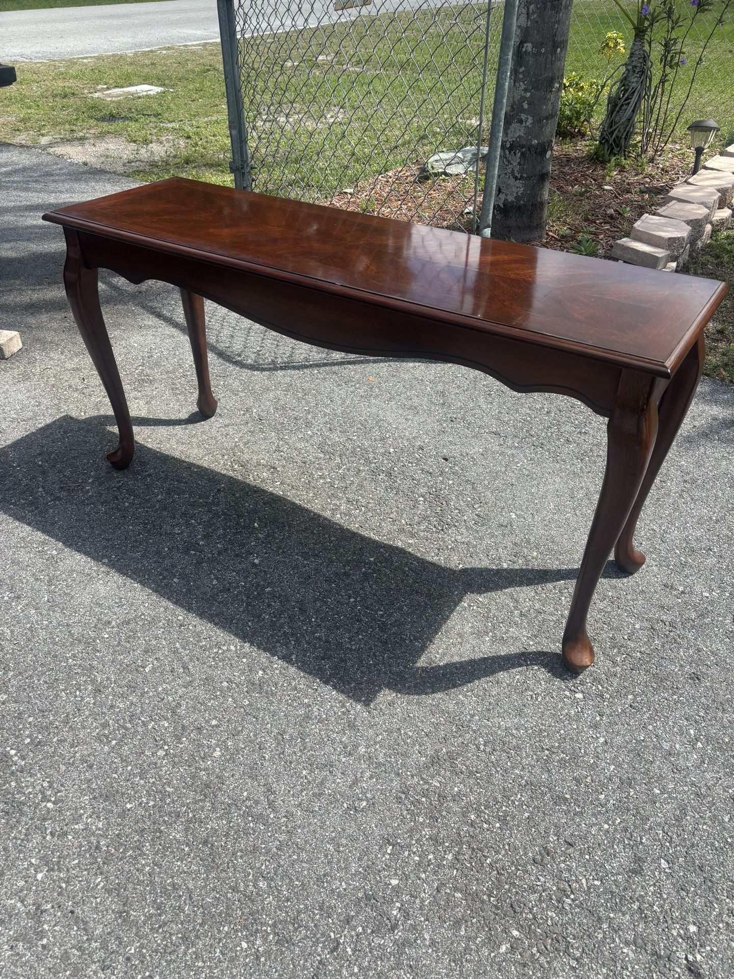 Nice Sofa Or Hallway Table Looks Great