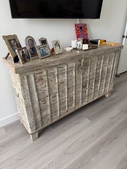 Indian sideboard trunk