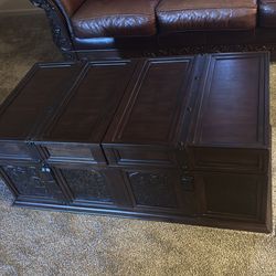 Very nice coffee and end table with storage