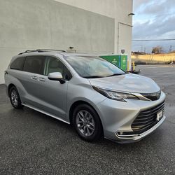 2022 Toyota Sienna XLE