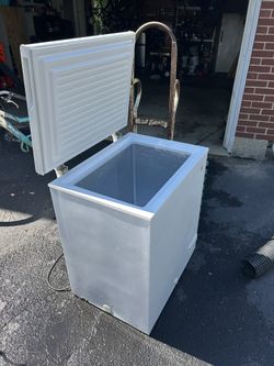 Horizontal GE Freezer