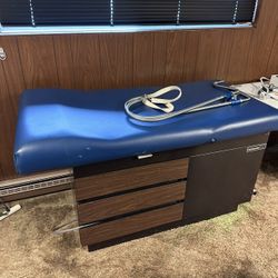 Exam Table With Stirrups