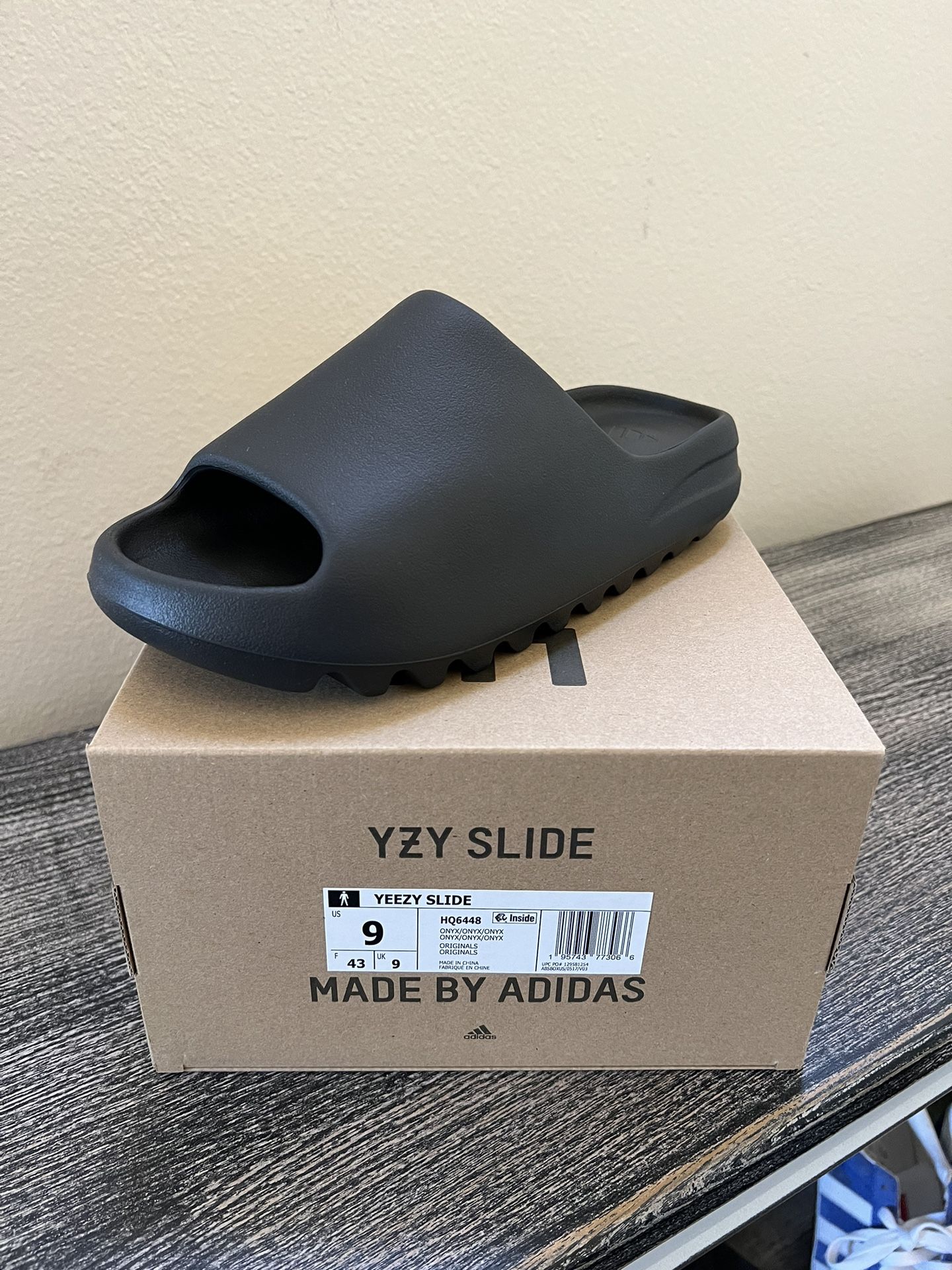 ( Size 9 ) Adidas Yeezy Slide, Onyx 