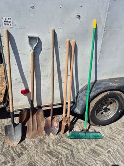 5 piece landscaping tools, in good condition