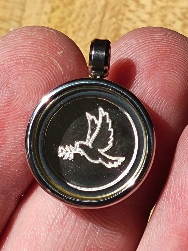 20mm Dove Pendant / Charm / Amulet - 999 Pure Fine Silver - New - Womens Jewelry

Doves universally symbolize peace, often represented by a dove carry