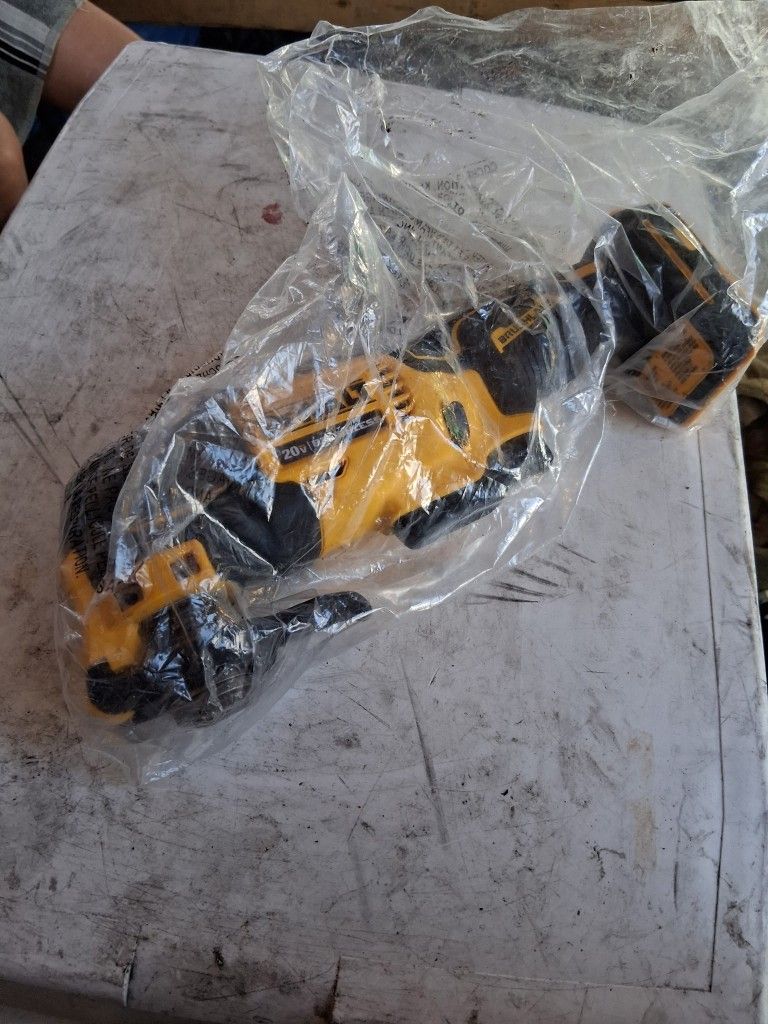 DEWALT 20 VOLT OSCILLATING TOOL
