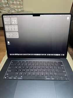 MacBook Air 15-inch in Excellent Condition!