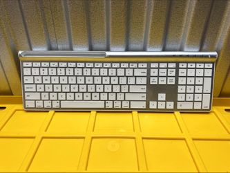 Wireless Bluetooth Keyboard Mac Layout Full Size Numeric Keypad USB-C Silver