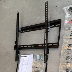 New In Box 22 To 55 Inch TV Television Wall Mount With Tilt Bracket With Hardwares 100 Lbs Capacity 
