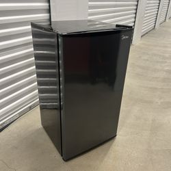 Midea Mini Fridge 