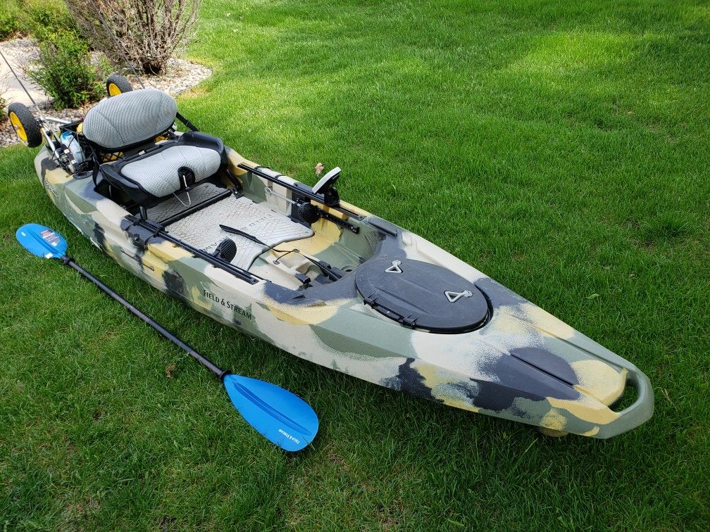Field & Stream Shadow Caster 12'3" Angler Kayak for Sale in Shakopee