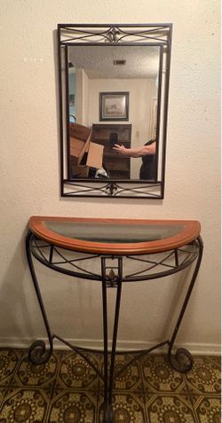 Selling entrance table with matching mirror