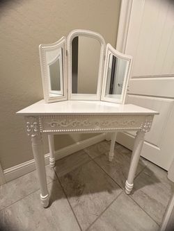 Vanity Desk with Mirror
