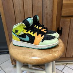 Jordan 1 Mid SE Aurora Green (GS) Size 5 Y