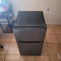 Mini Fridge 