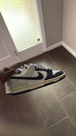 Nikes 8.5