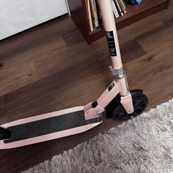 New Girls non electric pink scooter foldable with kick stand. 