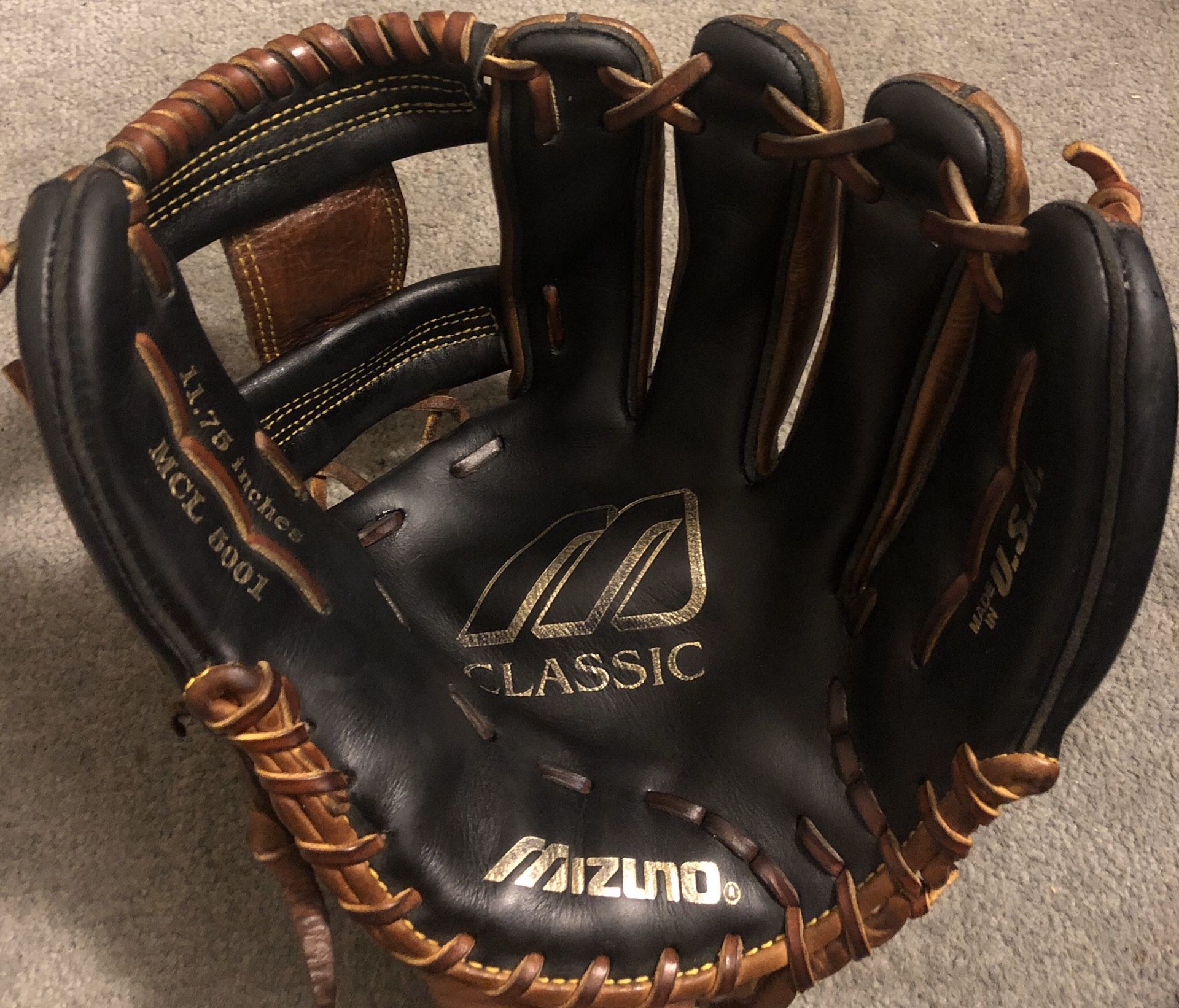 Mizuno Classic Baseball Glove