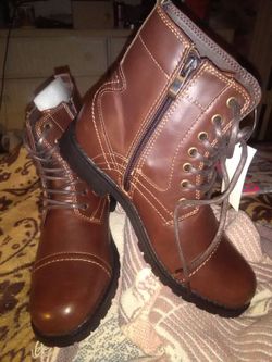 NEW, BROWN LEATHER BOOTS, SIZE 8, STILL IN BOX, WITH TAG