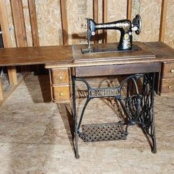 Singer Treadle Sewing Machine Detailed Paint