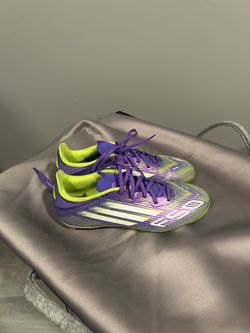 Soccer shoes