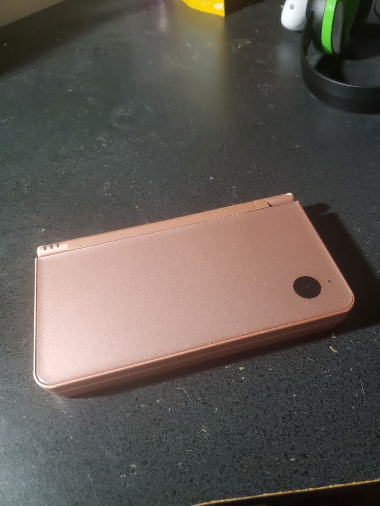 NINTENDO DSI XL, ROSÉ/PINK BUNDLE
