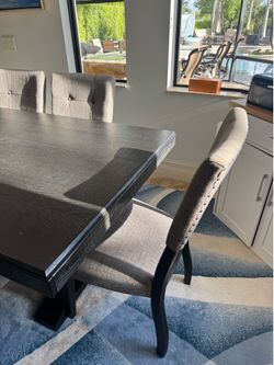 Beautiful Dining Room Table with 6 Chairs