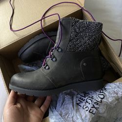 Women’s Hiking Shoes 