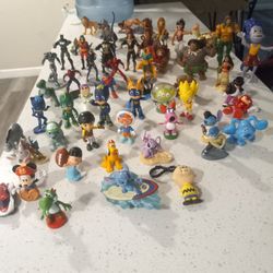COLLECTION OF MIXED SUPERHERO DISNEY MARVEL AVENGERS