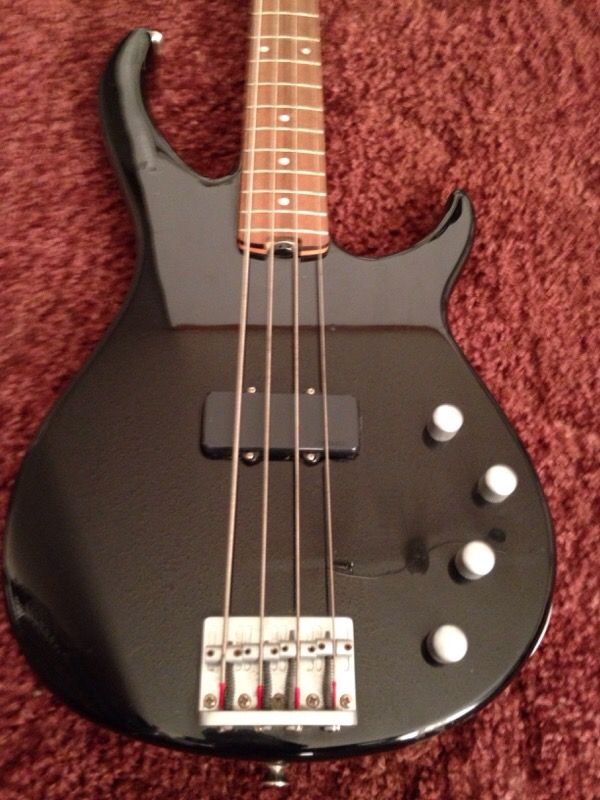 Peavey International series Fury II bass guitar