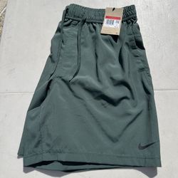 New Men’s Nike Shorts Size Large 