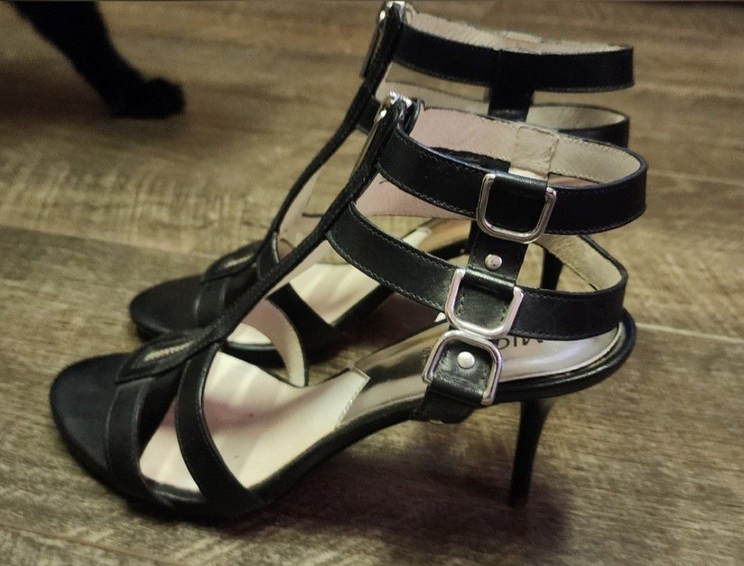 MK Michael Kors leather black zip up heels size 8 great condition