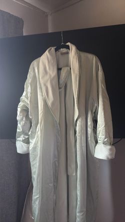 Vintage Valerie Stevens Intimates 100% Polyester Sage Green Robe & Nightgown Size ‘L’ USED