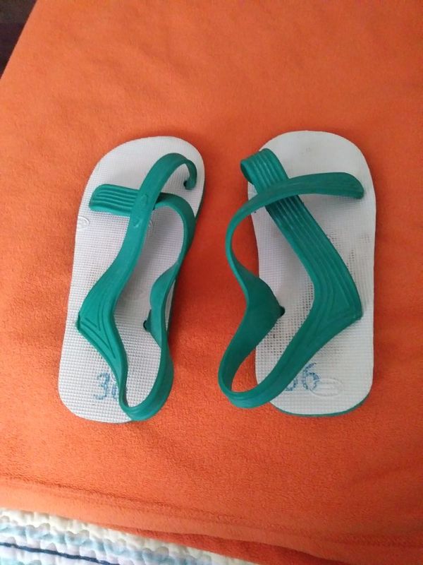 Sandalias de hule suave chapina de el salvador talla 6 for Sale in Los ...