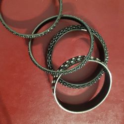 Set Of 4 Ladies Bracelets 