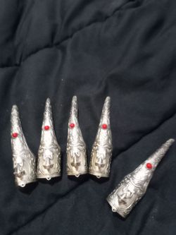 Finger nail extensions (decorative)