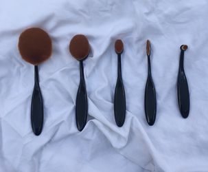 Black oval brush set